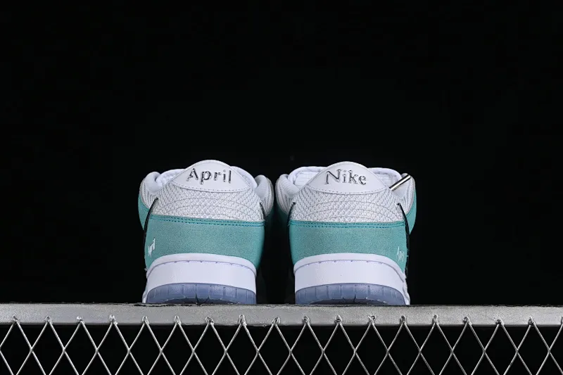 All Categories Nk SB Dunk Series Nk SB Dunk Low Low-top sneakers Pure original April Skateboards x Nk SB Dunk Low joint model Frozen Rose SB smashed backboard fashion casual sneakers FD2562-400